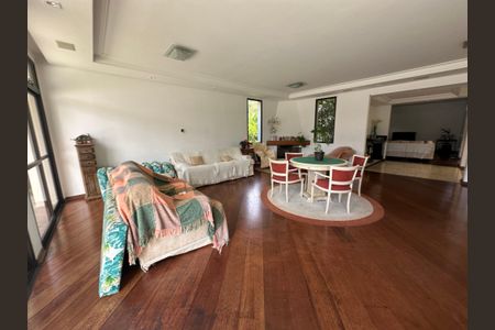 Casa de condomínio para alugar com 833m², 7 quartos e 6 vagasSala 2