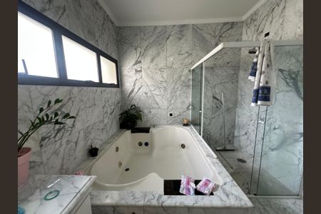 Casa de condomínio para alugar com 833m², 7 quartos e 6 vagasBanheiro da Suíte 4