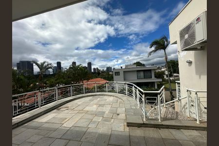 Casa de condomínio para alugar com 833m², 7 quartos e 6 vagasVaranda