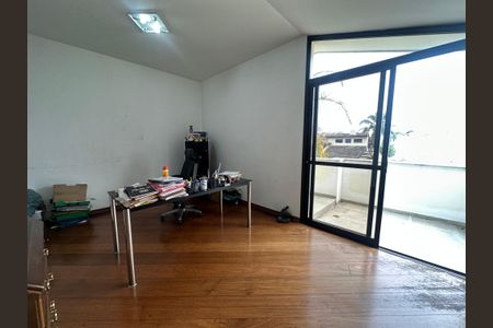 Casa de condomínio para alugar com 833m², 7 quartos e 6 vagasEscritório