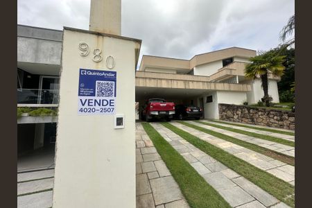 Casa de condomínio para alugar com 833m², 7 quartos e 6 vagasPlaquinha 