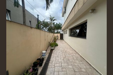Casa de condomínio para alugar com 833m², 7 quartos e 6 vagasQuintal