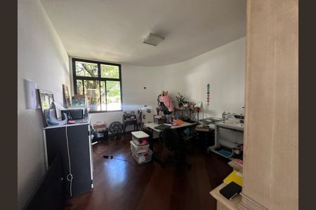 Casa de condomínio para alugar com 833m², 7 quartos e 6 vagasEscritório