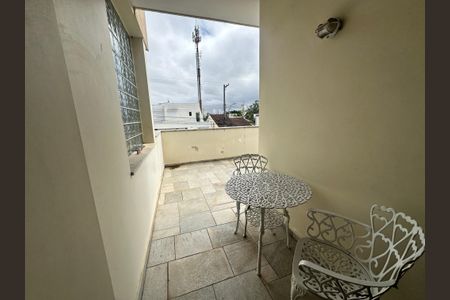 Casa de condomínio para alugar com 833m², 7 quartos e 6 vagasVaranda