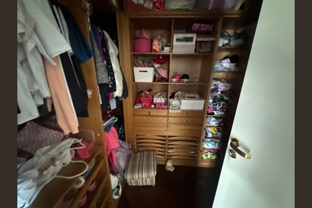 Casa de condomínio para alugar com 833m², 7 quartos e 6 vagasCloset da suíte 4