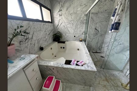 Casa de condomínio para alugar com 833m², 7 quartos e 6 vagasBanheiro da Suíte 4