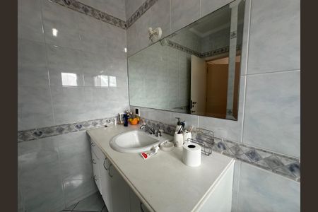 Casa de condomínio para alugar com 833m², 7 quartos e 6 vagasBanheiro da Suíte 2