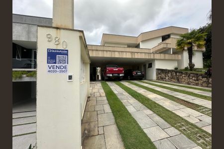 Casa de condomínio para alugar com 833m², 7 quartos e 6 vagasPlaquinha 