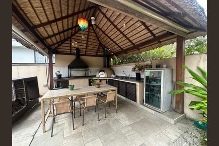 Casa de condomínio para alugar com 833m², 7 quartos e 6 vagasChurrasqueira