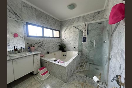 Casa de condomínio para alugar com 833m², 7 quartos e 6 vagasBanheiro da Suíte 4