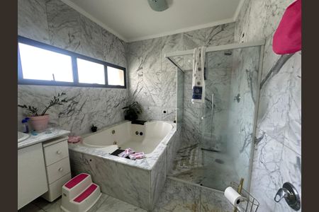 Casa de condomínio para alugar com 833m², 7 quartos e 6 vagasBanheiro da Suíte 4