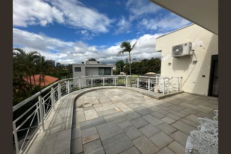 Casa de condomínio para alugar com 833m², 7 quartos e 6 vagasVaranda