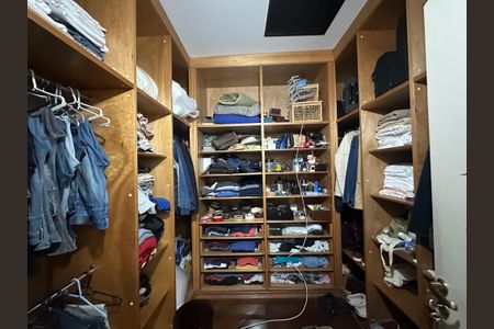 Casa de condomínio para alugar com 833m², 7 quartos e 6 vagasCloset da Suíte 5