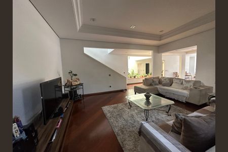 Casa de condomínio para alugar com 833m², 7 quartos e 6 vagasSala