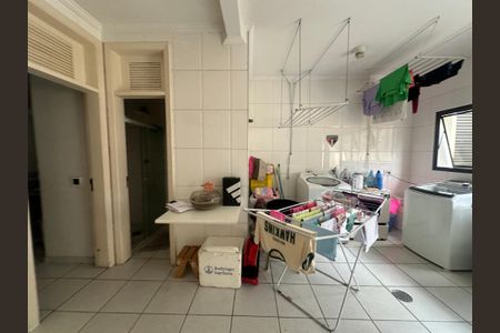 Casa de condomínio para alugar com 833m², 7 quartos e 6 vagasÁrea de Serviço