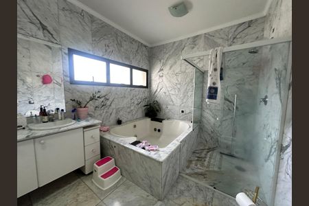 Casa de condomínio para alugar com 833m², 7 quartos e 6 vagasBanheiro da Suíte 4