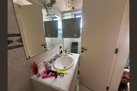 Casa de condomínio para alugar com 833m², 7 quartos e 6 vagasBanheiro da Suíte 1