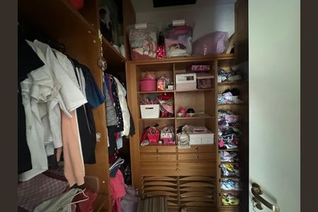 Casa de condomínio para alugar com 833m², 7 quartos e 6 vagasCloset da suíte 4