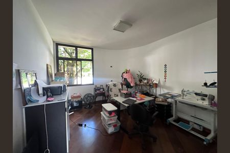 Casa de condomínio para alugar com 833m², 7 quartos e 6 vagasEscritório