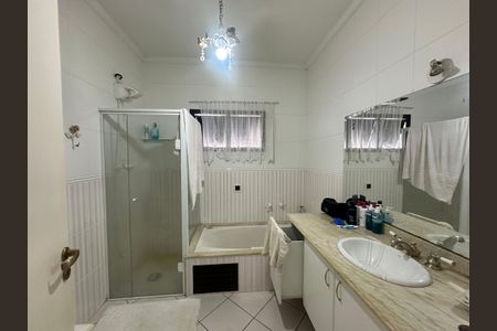 Casa de condomínio para alugar com 833m², 7 quartos e 6 vagasBanheiro da Suíte 5