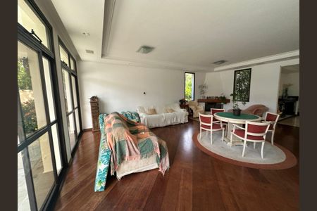 Casa de condomínio para alugar com 833m², 7 quartos e 6 vagasSala 2