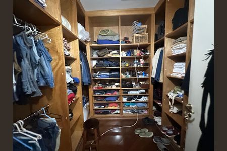 Casa de condomínio para alugar com 833m², 7 quartos e 6 vagasCloset da Suíte 5