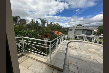 Casa de condomínio para alugar com 833m², 7 quartos e 6 vagasVaranda