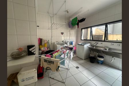 Casa de condomínio para alugar com 833m², 7 quartos e 6 vagasÁrea de Serviço