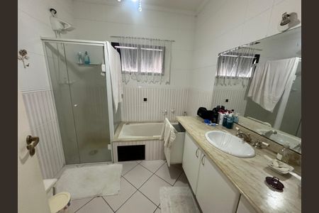 Casa de condomínio para alugar com 833m², 7 quartos e 6 vagasBanheiro da Suíte 5