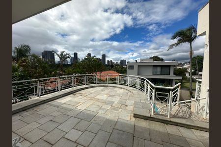 Casa de condomínio para alugar com 833m², 7 quartos e 6 vagasVaranda