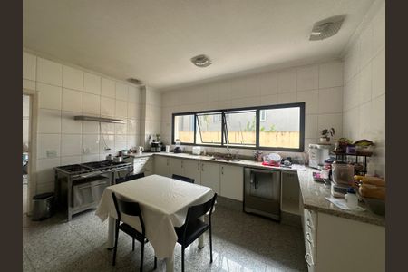 Casa de condomínio para alugar com 833m², 7 quartos e 6 vagasCozinha