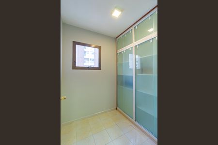 Apartamento à venda com 128m², 3 quartos e 2 vagas Apartamento à venda com 128m², 3 quartos e 2 vagasQuarto - Área de Serviço