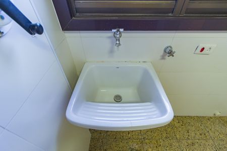 Apartamento à venda com 128m², 3 quartos e 2 vagas Apartamento à venda com 128m², 3 quartos e 2 vagasDetalhe - Área de Serviço