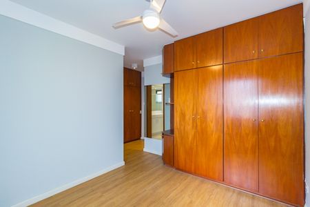 Apartamento à venda com 128m², 3 quartos e 2 vagas Apartamento à venda com 128m², 3 quartos e 2 vagasQuarto 3 - Suíte