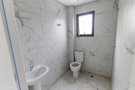 Banheiro de kitnet/studio para alugar com 1 quarto, 27m² em Jardim Clementino, Taboão da Serra