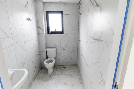 Banheiro de kitnet/studio para alugar com 1 quarto, 27m² em Jardim Clementino, Taboão da Serra