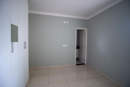 Casa de condomínio para alugar com 91m², 3 quartos e sem vaga Casa de condomínio para alugar com 91m², 3 quartos e sem vagaSuíte