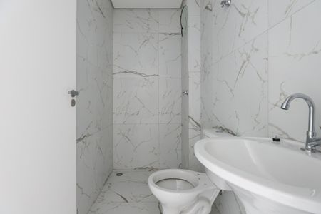 Banheiro de kitnet/studio para alugar com 1 quarto, 31m² em Jardim Clementino, Taboão da Serra