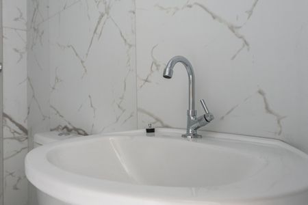 Banheiro de kitnet/studio para alugar com 1 quarto, 31m² em Jardim Clementino, Taboão da Serra