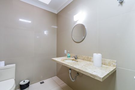 Casa à venda com 309m², 4 quartos e 8 vagasBanheiro social