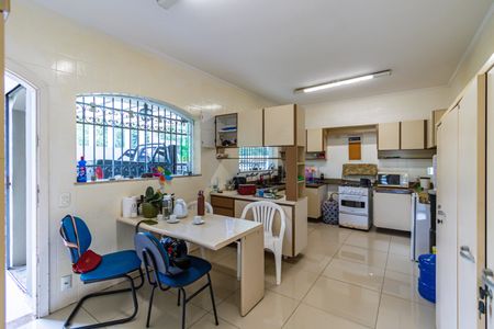 Casa à venda com 309m², 4 quartos e 8 vagasCozinha