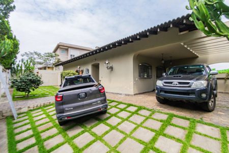 Casa à venda com 309m², 4 quartos e 8 vagasGaragem e jardim