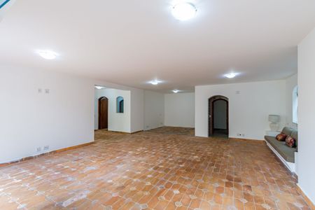 Casa à venda com 309m², 4 quartos e 8 vagasSalão 
