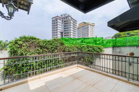 Casa à venda com 309m², 4 quartos e 8 vagasVaranda