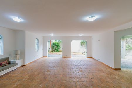 Casa à venda com 309m², 4 quartos e 8 vagasSalão 