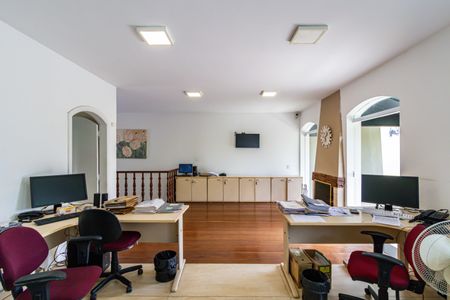 Casa à venda com 309m², 4 quartos e 8 vagasSala