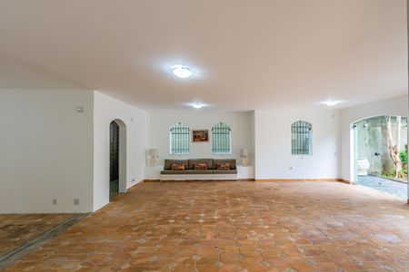 Casa à venda com 309m², 4 quartos e 8 vagasSalão 