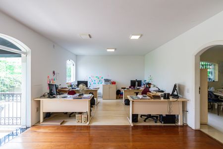 Casa à venda com 309m², 4 quartos e 8 vagasSala