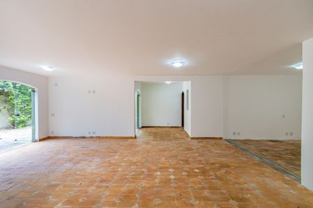 Casa à venda com 309m², 4 quartos e 8 vagasSalão 