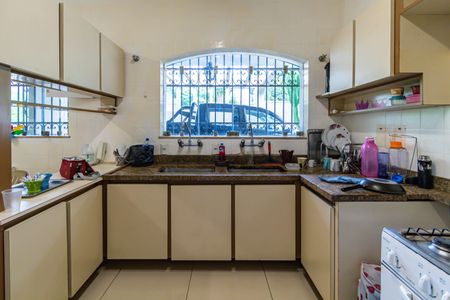 Casa à venda com 309m², 4 quartos e 8 vagasCozinha